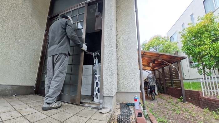 玄関引き戸の戸車交換工事